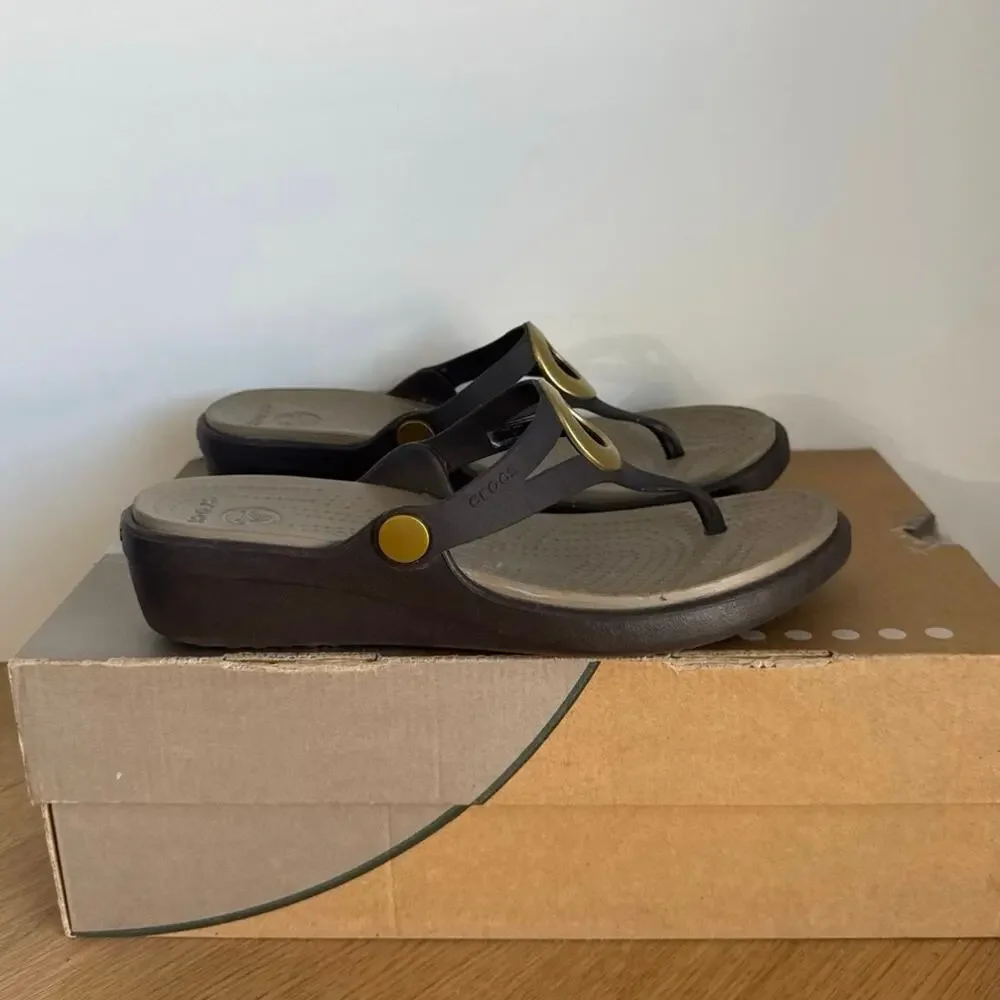 Crocs Sanrah Beveled Circle Women Wedge Sandals- SZ 7